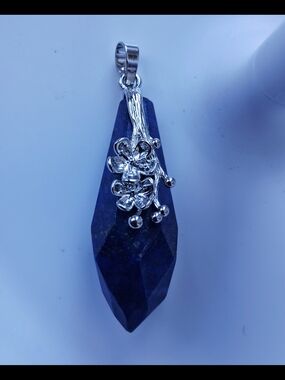 Silver Floral Lapis Lazuli Pendant - Deep Blue